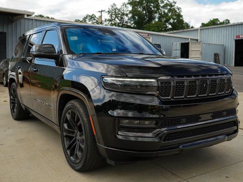 Used 2022 Jeep Grand Wagoneer Series II AWD/4WD image 39