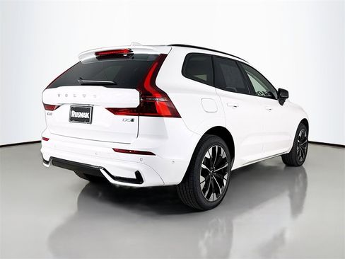 Certified 2026 Volvo XC60 B5 Plus w/ Climate Package PRO image 7