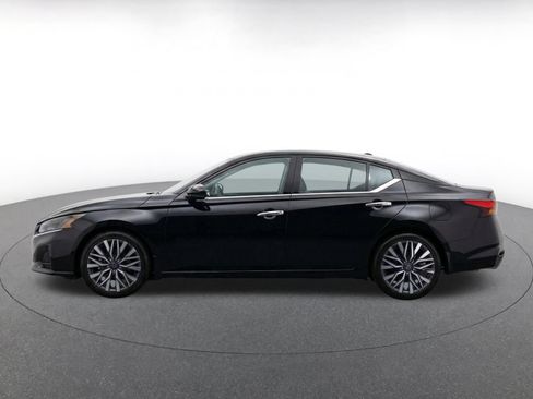 Used 2025 Nissan Altima 2.5 SV FWD image 5