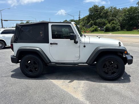 Used 2009 Jeep Wrangler X AWD/4WD image 7