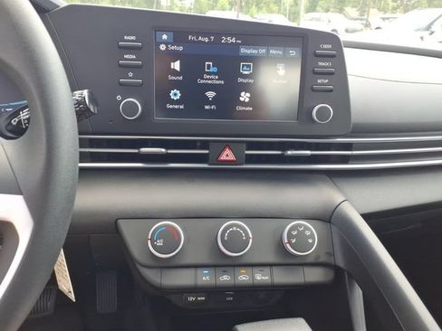 New 2026 Hyundai Elantra SE FWD image 17