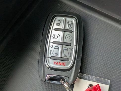 New 2026 Chrysler Pacifica Select image 32