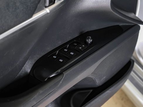 Used 2018 Toyota Camry SE FWD image 36
