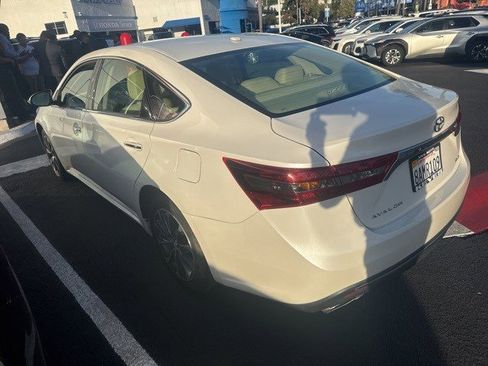 Used 2018 Toyota Avalon XLE image 2