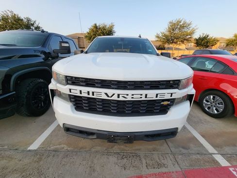 Used 2020 Chevrolet Silverado 1500 Custom w/ Custom Value Package AWD/4WD image 2