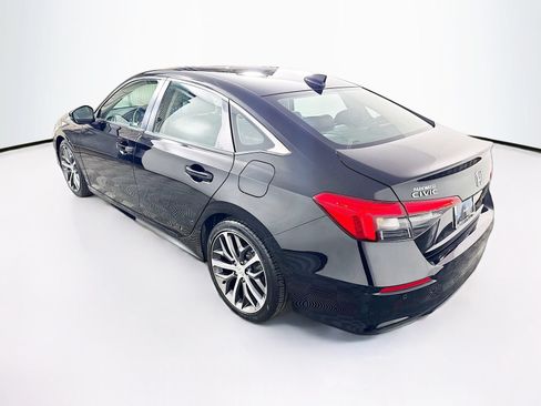 Used 2022 Honda Civic Touring image 6
