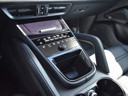 Certified 2025 Porsche Cayenne Coupe image 31