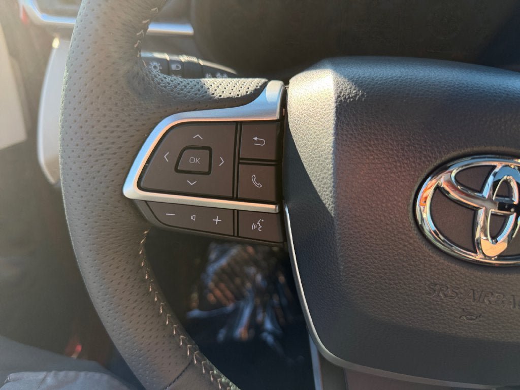 Used 2025 Toyota Sienna Platinum AWD/4WD image 16
