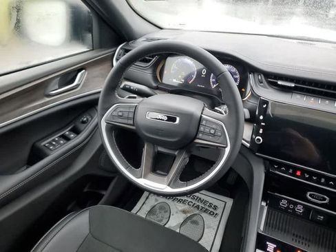 New 2026 Jeep Grand Cherokee Altitude AWD/4WD image 18