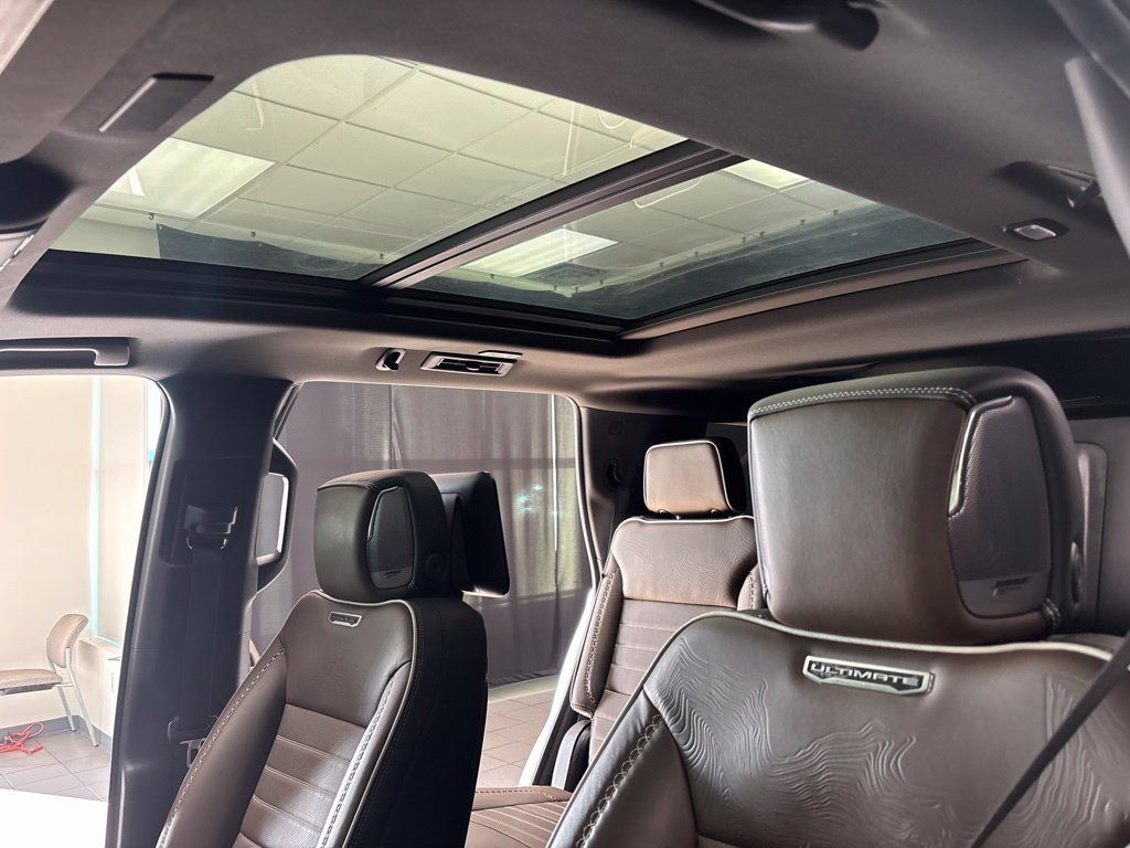 Used 2025 GMC Yukon Denali Ultimate w/ LPO, Floor Liner Package AWD/4WD image 34
