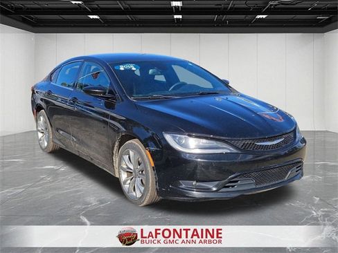 Used 2015 Chrysler 200 S w/ Comfort Group image 2