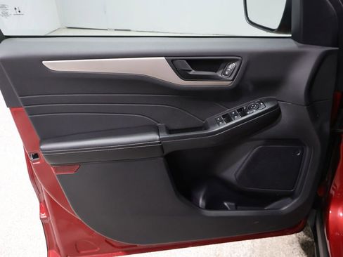 Used 2022 Ford Escape SE w/ Cold Weather Package image 12