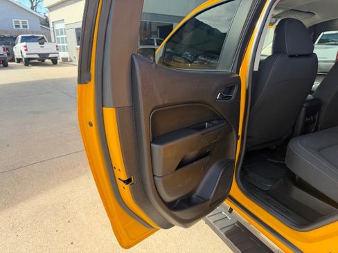 Used 2018 Chevrolet Colorado LT w/ LT Convenience Package AWD/4WD image 12