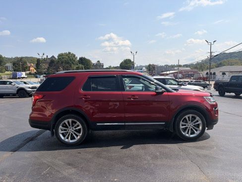 Used 2018 Ford Explorer XLT w/ Equipment Group 201A AWD/4WD image 8