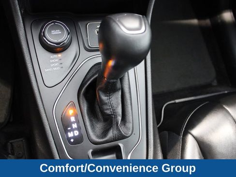 Used 2019 Jeep Cherokee Latitude Plus w/ Comfort/Convenience Group AWD/4WD image 17