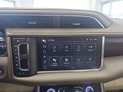 Used 2023 GMC Yukon XL Denali AWD/4WD image 18