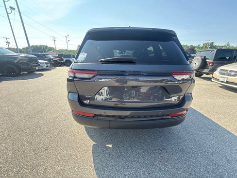 Certified 2023 Jeep Grand Cherokee Altitude AWD/4WD image 4