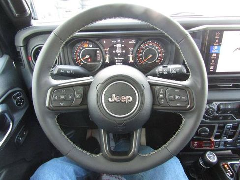 Used 2025 Jeep Wrangler Unlimited Rubicon w/ Convenience Group AWD/4WD image 22