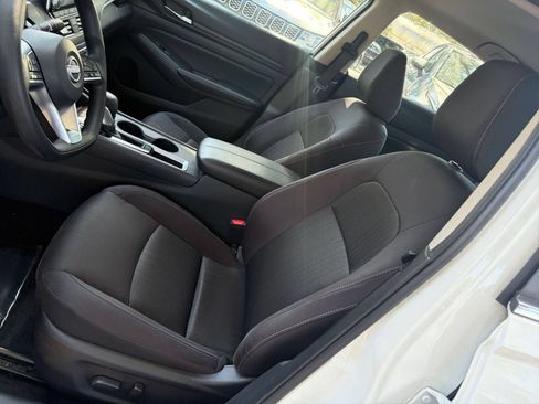 Used 2025 Nissan Altima 2.5 SV FWD image 36