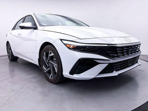Used 2024 Hyundai Elantra Limited FWD image 12