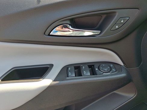 Used 2024 Chevrolet Equinox LS FWD image 14