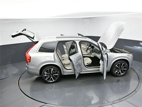 Used 2023 Volvo XC90 B6 Plus image 49