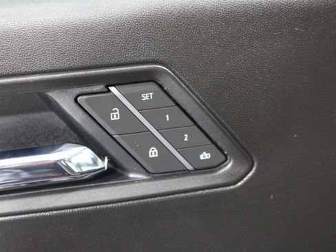 Used 2026 Chevrolet Colorado ZR2 w/ Technology Package AWD/4WD image 8