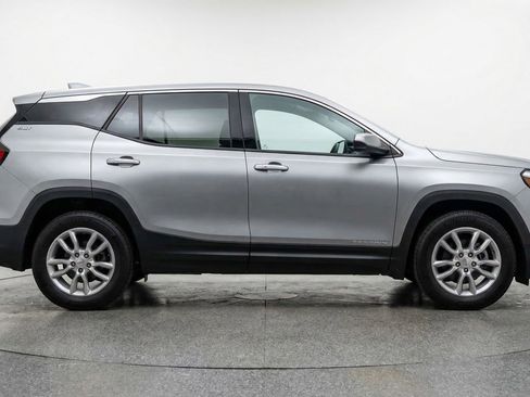 Used 2024 GMC Terrain SLT AWD/4WD image 11