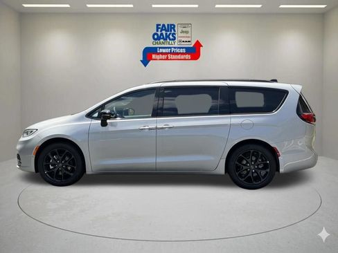 New 2026 Chrysler Pacifica Select w/ S Appearance Package FWD image 10