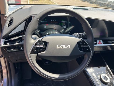 New 2025 Kia Niro EX w/ EX Cold Weather Package image 10