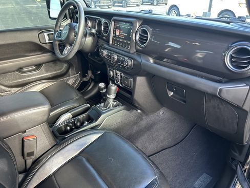 Used 2022 Jeep Wrangler Unlimited Sahara image 15