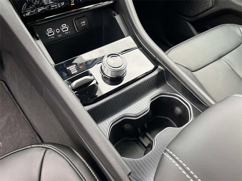 New 2025 Jeep Grand Cherokee Limited w/ Black Appearance Package image 28