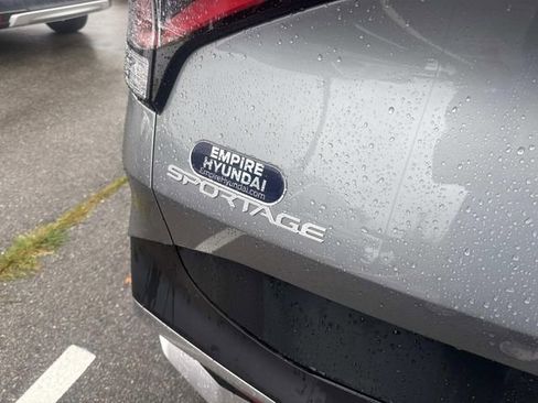 Used 2023 Kia Sportage LX image 6