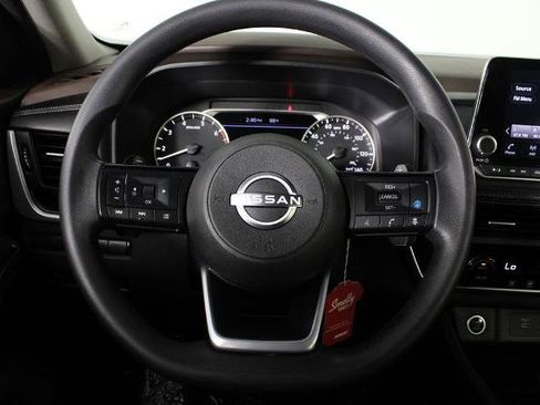 Certified 2023 Nissan Rogue SV FWD image 25