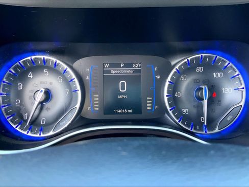 Used 2017 Chrysler Pacifica Touring-L w/ Tire & Wheel Group FWD image 25