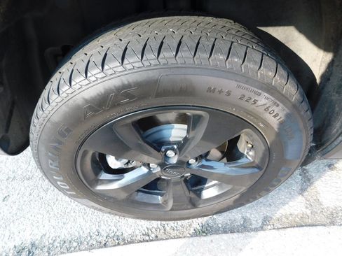 Used 2018 Jeep Cherokee Latitude w/ Altitude Package image 7