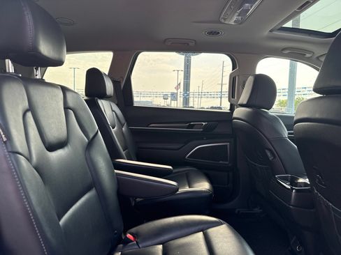 Used 2025 Kia Telluride S FWD image 8
