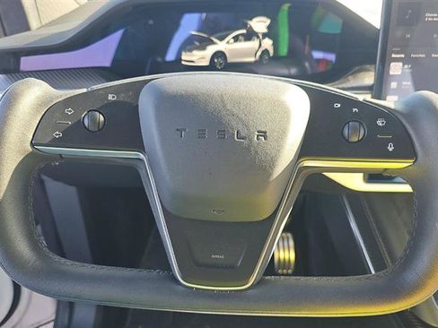 Used 2022 Tesla Model X Plaid image 5
