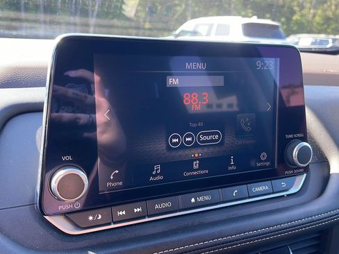 Used 2023 Nissan Rogue S FWD image 23