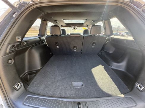 Used 2025 Jeep Grand Cherokee Limited w/ Luxury Tech Group II image 15