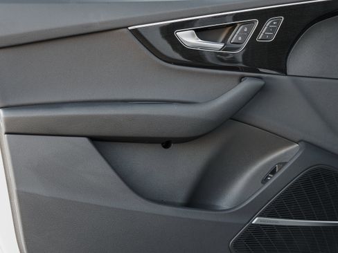 Certified 2025 Audi Q7 2.0T Premium w/ Convenience Plus Package image 23