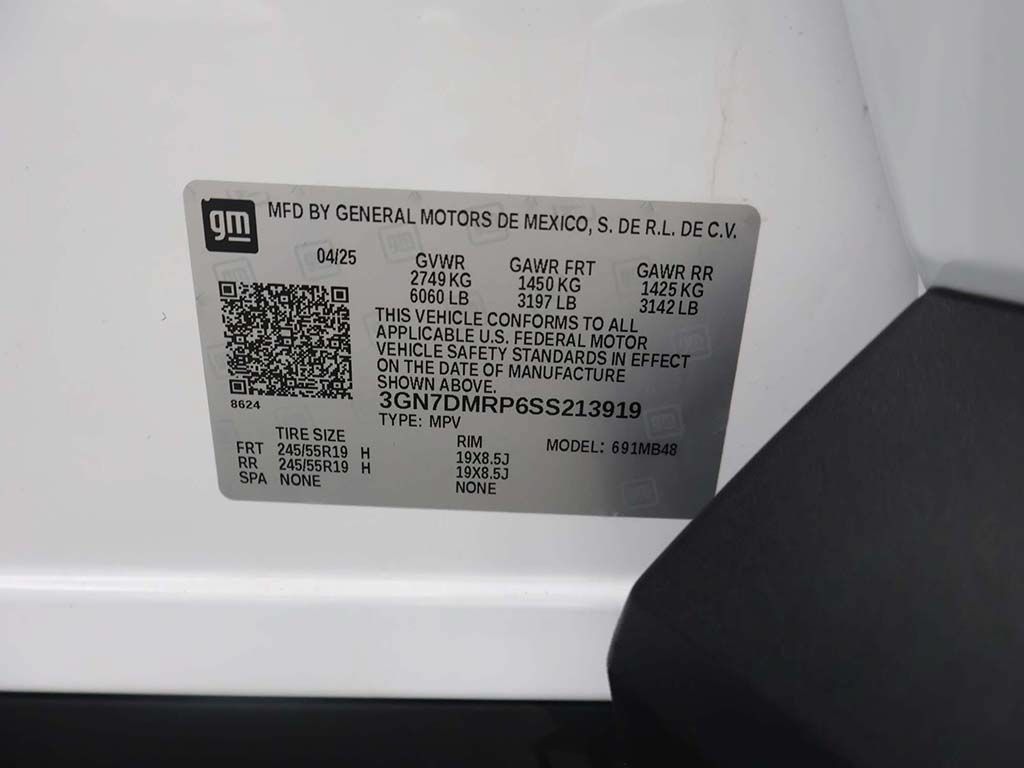 Used 2025 Chevrolet Equinox EV LT FWD image 44