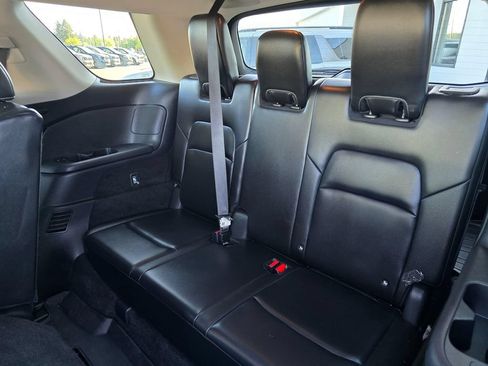 Used 2023 Nissan Pathfinder SL w/ Lighting Package (N92) FWD image 11