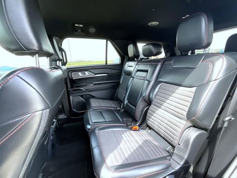 Used 2025 Ford Explorer ST-Line w/ ST-Line Street Pack AWD/4WD image 22