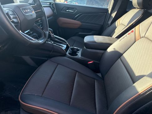 Used 2025 GMC Canyon AT4 w/ Nightfall Edition image 8