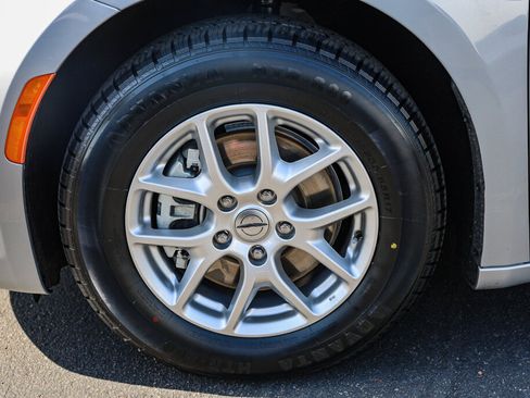 Used 2024 Chrysler Pacifica Touring-L FWD image 31