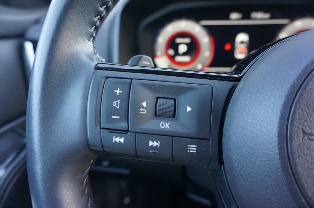 Used 2024 Nissan Rogue SL w/ SL Premium Package FWD image 8