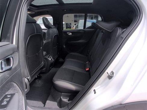 Used 2022 Volvo XC40 P8 Recharge Plus image 7