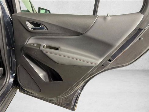 Used 2023 Chevrolet Equinox RS FWD image 17