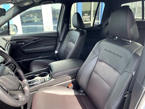 Certified 2025 Honda Ridgeline Black Edition image 10